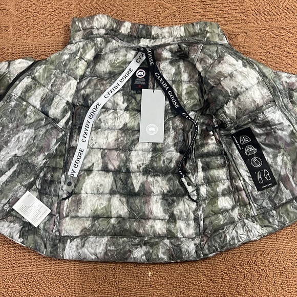 NWT CANADA GOOSE Women's Cypress PufferJacket in Camo Sagebrush print - Picture 10 of 15